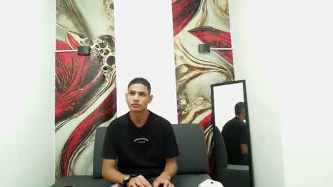 Snapshot of dereck_leroy chatting on October 6, 2025, 10:40 pm dereck_leroy online show from October 6, 2025, 10:40 pm