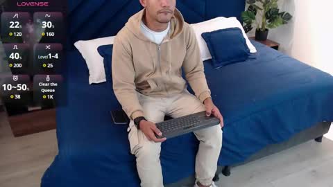 Snapshot of dereck_myers chatting on January 8, 2025, 3:19 am Dereck Myers online show from January 8, 2025, 3:19 am