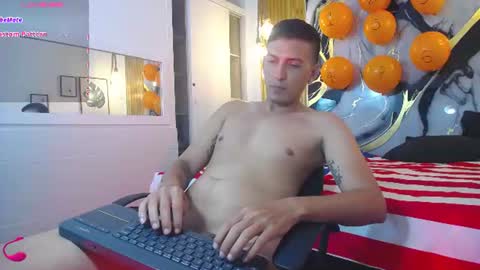 Snapshot of dereck_smithh chatting on July 7, 2026, 3:53 am Dereck online show from July 7, 2026, 3:53 am