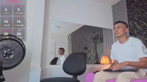 Snapshot of dereck_smithh chatting on July 26, 2026, 1:14 am Dereck online show from July 26, 2026, 1:14 am