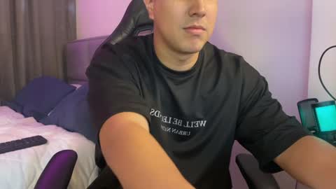 Dereck online show from February 3, 2025, 9:29 pm