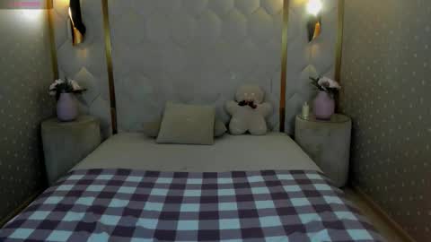 Derek online show from December 22, 2025, 1:24 am