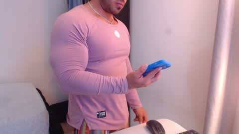 Snapshot of derek_group chatting on January 6, 2025, 11:52 pm Derek online show from January 6, 2025, 11:52 pm