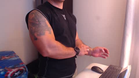 Snapshot of derek_group chatting on January 8, 2025, 10:48 pm Derek online show from January 8, 2025, 10:48 pm