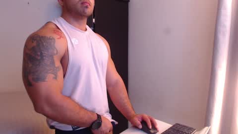 Snapshot of derek_group chatting on January 10, 2025, 11:29 pm Derek online show from January 10, 2025, 11:29 pm