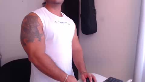 Snapshot of derek_group chatting on September 11, 2025, 1:22 pm Derek online show from September 11, 2025, 1:22 pm