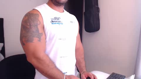Snapshot of derek_group chatting on September 22, 2025, 3:03 pm Derek online show from September 22, 2025, 3:03 pm