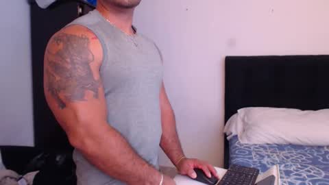 Snapshot of derek_group chatting on October 16, 2025, 2:51 pm Derek online show from October 16, 2025, 2:51 pm