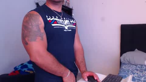 Snapshot of derek_group chatting on October 17, 2025, 1:35 pm Derek online show from October 17, 2025, 1:35 pm