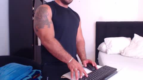 Derek online show from November 4, 2025, 7:57 pm