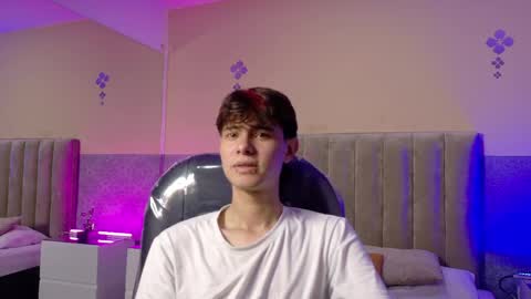 derek_sinn online show from April 7, 2026, 8:09 pm