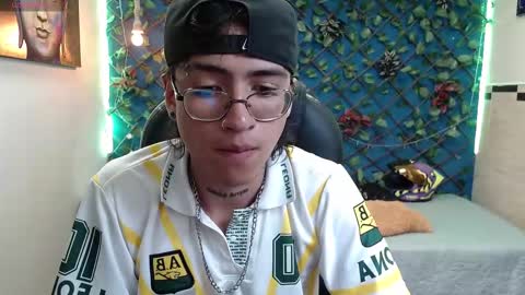 Snapshot of derekfly chatting on September 27, 2025, 5:23 am dereck online show from September 27, 2025, 5:23 am