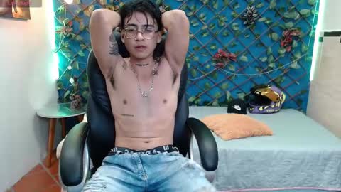 Snapshot of derekfly chatting on September 30, 2025, 3:33 am dereck online show from September 30, 2025, 3:33 am