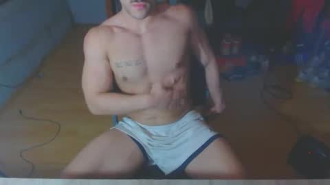 Snapshot of derekhuge chatting on November 5, 2025, 5:07 am derekhuge online show from November 5, 2025, 5:07 am