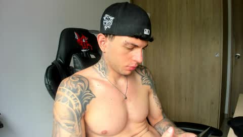 derekmuller11 online show from April 15, 2026, 1:51 pm