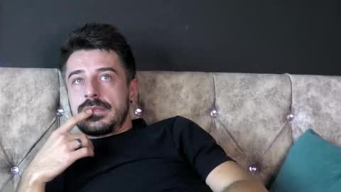 Snapshot of dereksinner chatting on October 25, 2025, 7:27 am DerekSinner online show from October 25, 2025, 7:27 am