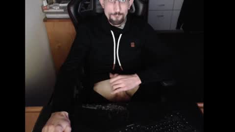 Snapshot of dermattes chatting on December 7, 2024, 4:36 pm dermattes online show from December 7, 2024, 4:36 pm