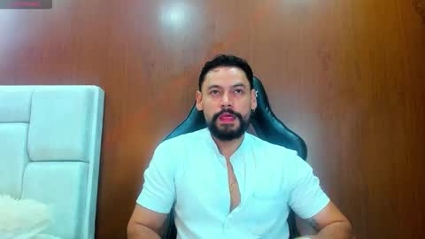 DerryBigger CM online show from November 11, 2025, 6:30 pm