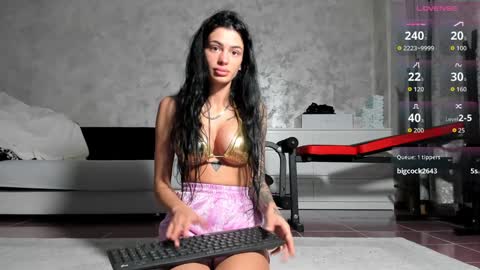 Mia online show from October 9, 2025, 2:42 am