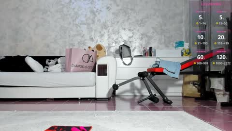 Mia online show from October 13, 2025, 8:31 pm