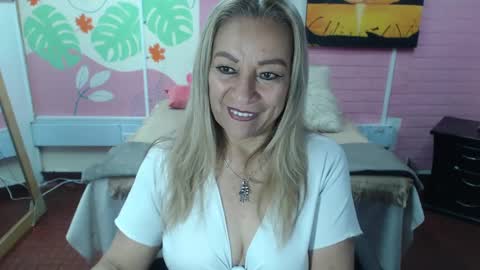 Snapshot of desire_latin chatting on January 14, 2025, 3:47 pm VALERIA online show from January 14, 2025, 3:47 pm