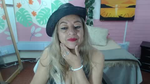 Snapshot of desire_latin chatting on September 24, 2025, 3:37 pm VALERIA online show from September 24, 2025, 3:37 pm