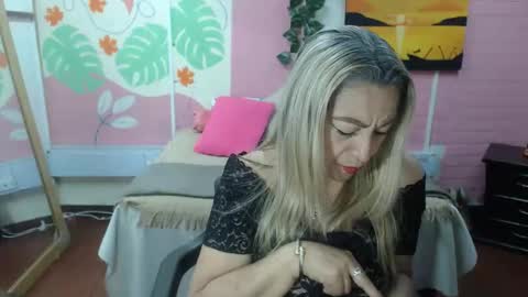 Snapshot of desire_latin chatting on October 4, 2025, 3:43 pm VALERIA online show from October 4, 2025, 3:43 pm