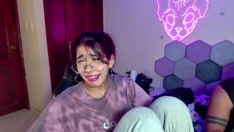 TORI AND MR. BEAR online show from February 19, 2025, 12:55 pm