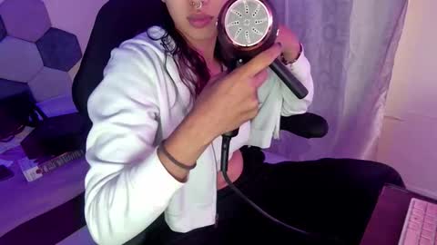 TORI AND MR. BEAR online show from November 18, 2025, 12:20 pm