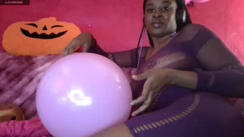 Snapshot of desireeafterdark chatting on February 7, 2025, 10:40 am desireeafterdark online show from February 7, 2025, 10:40 am