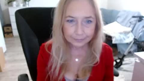 Snapshot of desiresofia chatting on December 2, 2024, 7:47 am S O F I A online show from December 2, 2024, 7:47 am
