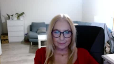 Snapshot of desiresofia chatting on December 11, 2024, 8:04 am S O F I A online show from December 11, 2024, 8:04 am