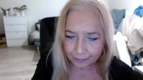 Snapshot of desiresofia chatting on December 18, 2024, 8:20 am S O F I A online show from December 18, 2024, 8:20 am