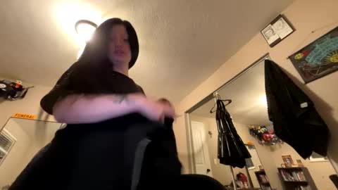 Snapshot of destroyliv chatting on October 9, 2025, 3:26 am Liv Vermillion online show from October 9, 2025, 3:26 am