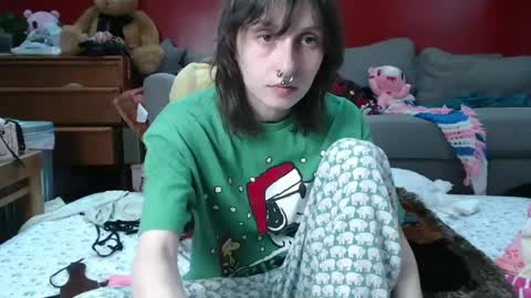 Snapshot of devilg1rl chatting on September 28, 2025, 8:47 pm poutyangel online show from September 28, 2025, 8:47 pm