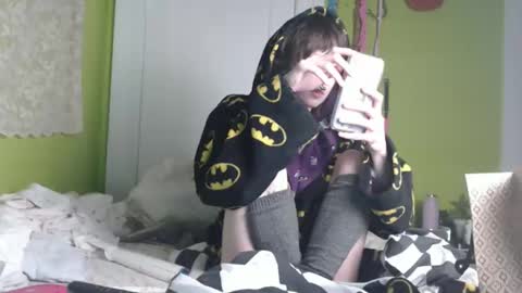 Snapshot of devilg1rl chatting on November 4, 2025, 2:05 pm poutyangel online show from November 4, 2025, 2:05 pm