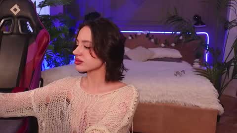 devilinee online show from November 19, 2025, 6:57 am