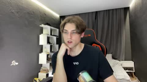 Snapshot of devilnut1 chatting on November 21, 2025, 5:00 pm devilnut1 online show from November 21, 2025, 5:00 pm