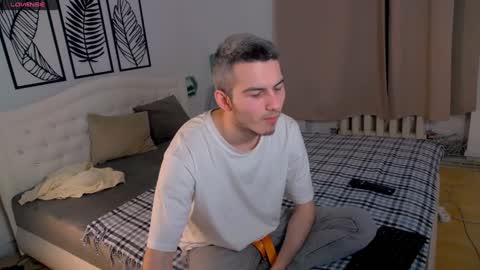 devin_ho online show from January 30, 2025, 8:21 pm