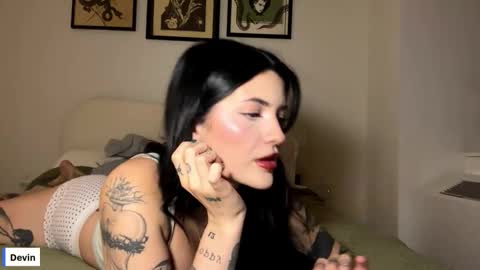 Snapshot of devingodsin chatting on October 9, 2025, 11:47 pm Devin online show from October 9, 2025, 11:47 pm