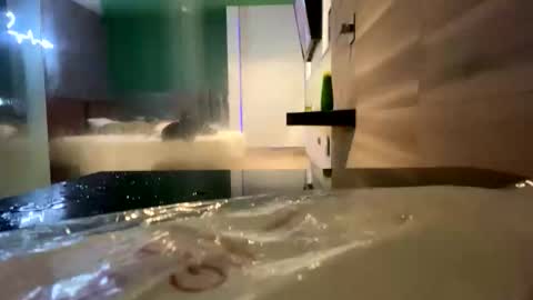 Snapshot of devonlegna chatting on January 17, 2026, 12:10 pm nicolas online show from January 17, 2026, 12:10 pm