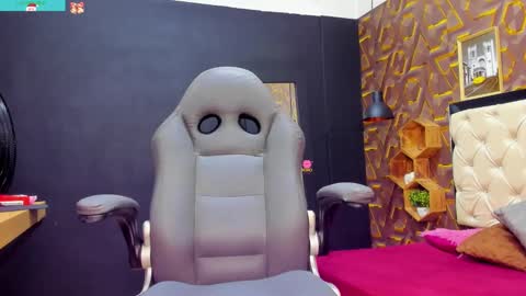 Snapshot of deyy_madisson chatting on December 30, 2024, 8:15 pm Madisson online show from December 30, 2024, 8:15 pm