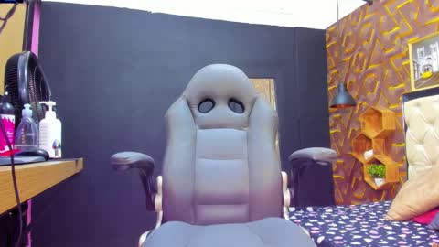 Snapshot of deyy_madisson chatting on January 23, 2025, 8:24 pm Madisson online show from January 23, 2025, 8:24 pm