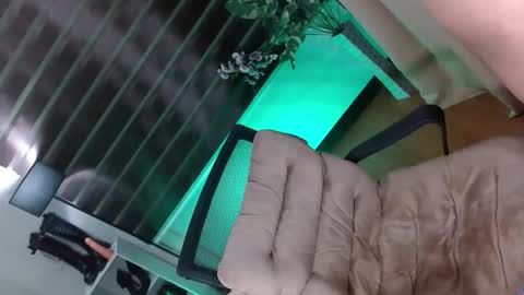 dhy_shane online show from November 4, 2025, 12:43 am