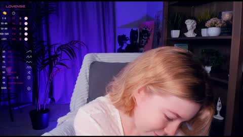 Snapshot of di_huny chatting on December 26, 2024, 9:37 pm Arina online show from December 26, 2024, 9:37 pm