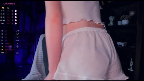 Snapshot of di_huny chatting on January 11, 2025, 1:06 am Arina online show from January 11, 2025, 1:06 am