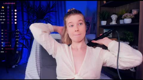 Snapshot of di_huny chatting on January 12, 2025, 1:32 am Arina online show from January 12, 2025, 1:32 am