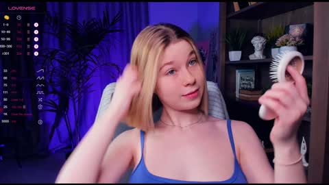 Snapshot of di_huny chatting on January 17, 2025, 9:28 pm Arina online show from January 17, 2025, 9:28 pm