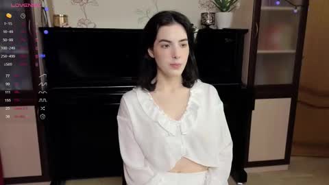 Snapshot of di_moon_ chatting on October 8, 2025, 2:14 pm Diana online show from October 8, 2025, 2:14 pm