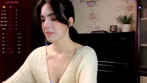 Snapshot of di_moon_ chatting on October 9, 2025, 2:26 pm Diana online show from October 9, 2025, 2:26 pm